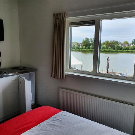 Hotel Restaurant Lakeside Уитхорн Екстериор снимка